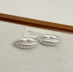 Load image into Gallery viewer, Silver Kiss

