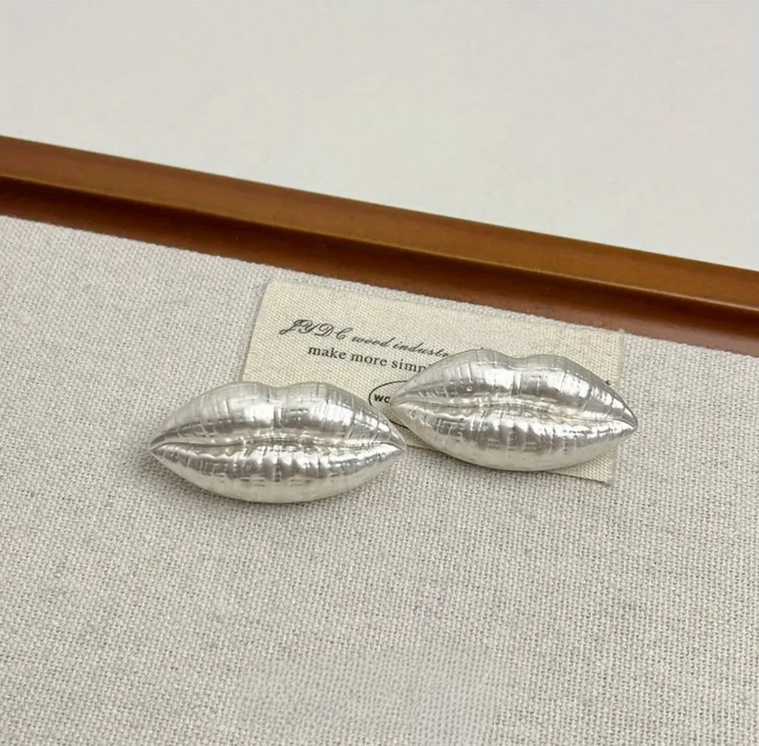 Silver Kiss